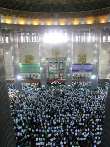 Istiqlal_Mosque_Eid_ul_Fitr_Jamaah_3